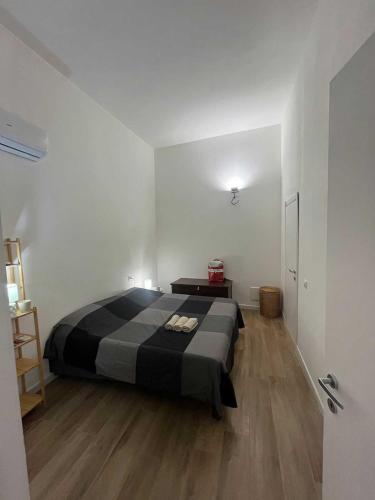 a bedroom with a black and white bed in a room at Antoni House in Bulzi