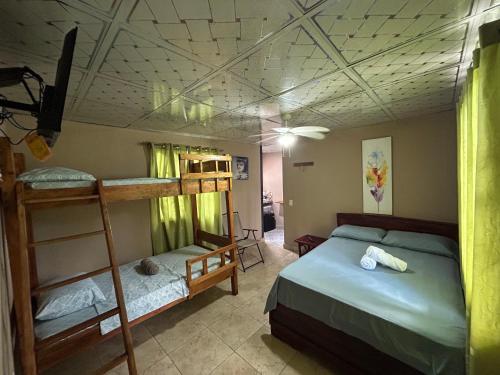 Llit o llits en una habitació de Hostal La India