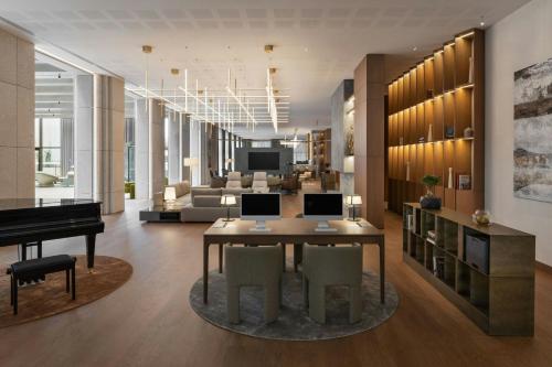 AC Hotel by Marriott Vilnius — Lounge or bar