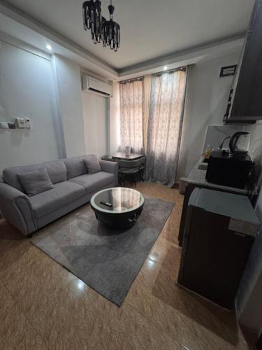 Immeuble Lukuaka tesisinde bir oturma alanı