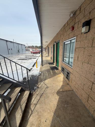 a building with a bench next to a building at Travel inn in Richmond
