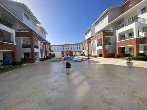 Your Beautiful Village Central 5 Min from the Beach