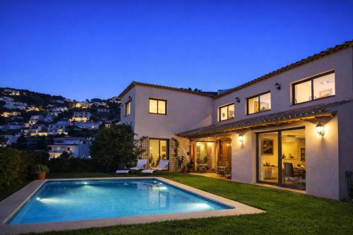 Villa Sitges Julia Vista Espectacular 2 k m s de la Playa Comoda & Area Tranquila Amplitud interior y plana