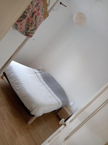 En eller flere senger på et rom på Charmante maisonnette