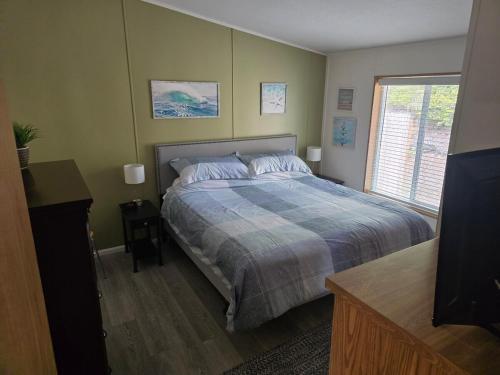 a bedroom with a bed and a window at Beach Bum Cabin in Florence