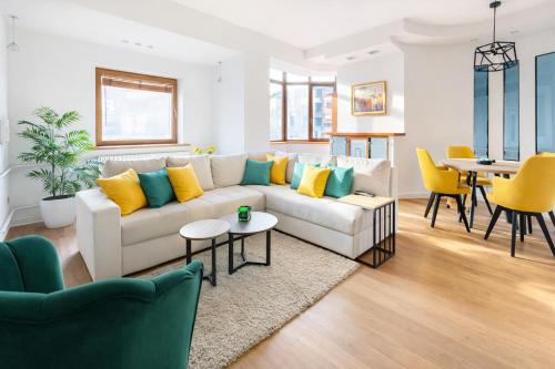 Foto Central Location with parking by He-Ra Apartments Skopje