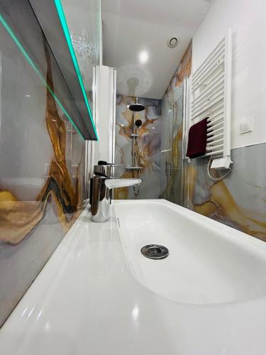 a bathroom with a large white bath tub at Appartement Lumineux 2 in Tourcoing