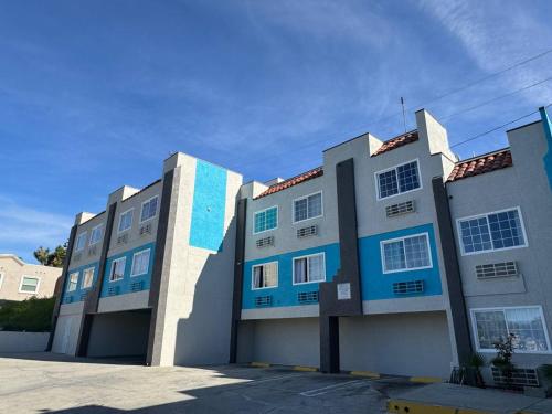 a building with blue and white at Vista Motel in Los Angeles