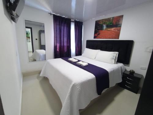 a bedroom with a large bed with a mirror at HOTEL BIG BEN MALAGA SANTANDER in Málaga