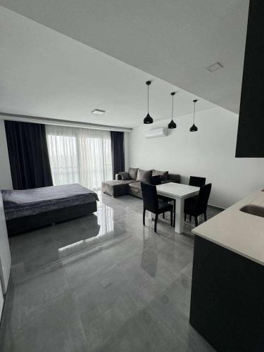 Courtyard Long Beach Apartment