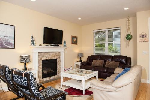 a living room with a couch and a fireplace at Sea Quest in Lincoln City