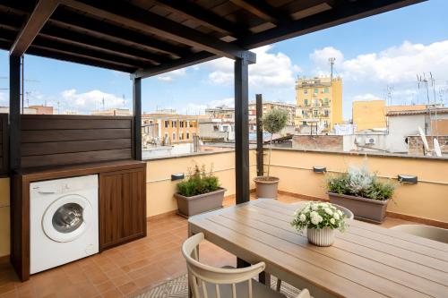 The Pigneto Rooftop Suite - spa e skyline view by RHR