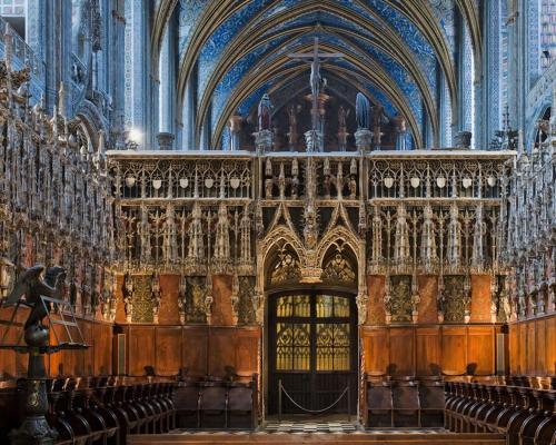 a large cathedral with a door in it at Hostellerie Du Grand Saint Antoine in Albi