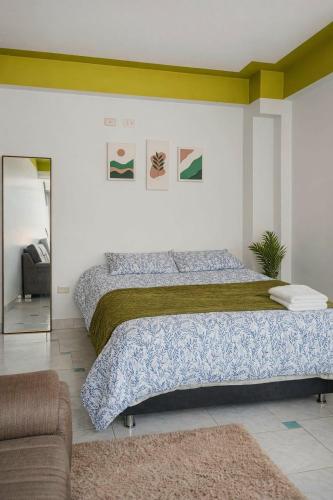 a bedroom with a large bed and a couch at Alojamiento en SICUANI in Sicuani