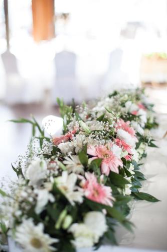 a bouquet of pink and white flowers on a table at Buyukhanli Park Hotel in Ankara