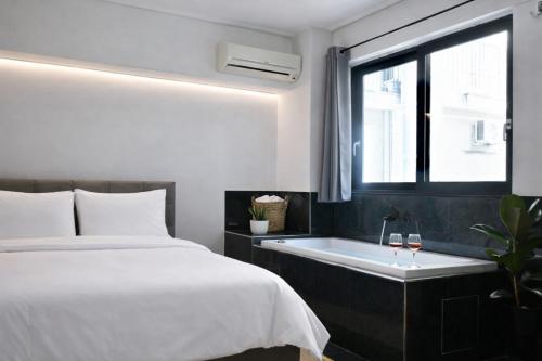 Zoe's Suite Athen's Center