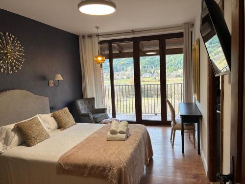 a hotel room with a bed and a balcony at Leyendas Del Pirineo Turismo Rural in Fiscal