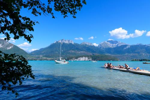 a group of people on a boat in the water at L'Aurore du Lac in Sévrier