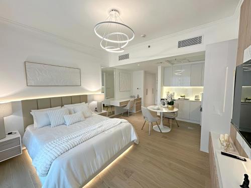 Brand New Studio Downtown, All Bills Included