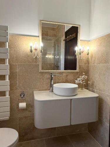 a bathroom with a sink and a mirror at Villa Barelli in Cabris