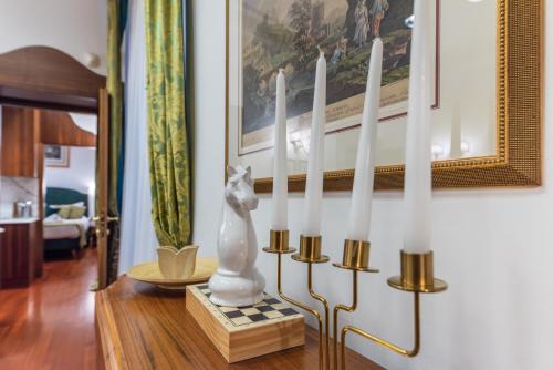 Pantheon Antique Suite