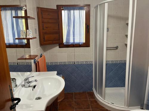 a bathroom with a sink and a shower at Casa Rural Vicenta in Benizar