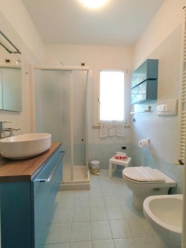 a bathroom with a sink and a toilet and a shower at Appartamento Le Nuvole da Davide e Romina in Santarcangelo di Romagna