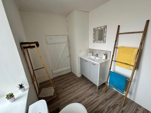 a small bathroom with a sink and a mirror at Gites Le Chezeau in Saint-Amand-Magnazeix