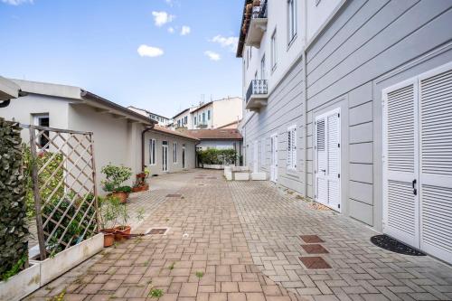 Bright & Stylish Florence Apt 10 from SMN