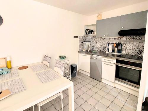 T3 capacite 6 personnes dans residence avec piscine et garage