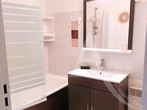 T3 capacite 6 personnes dans residence avec piscine et garage