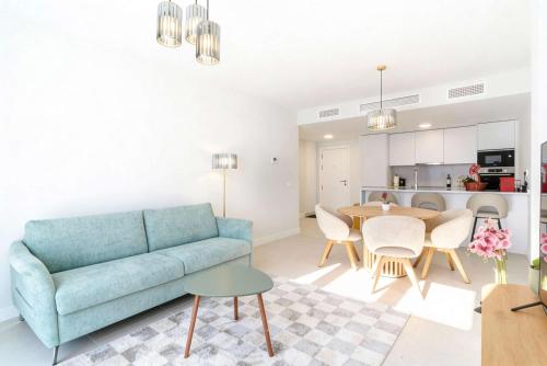 Bayside Luxury Steps from the Beach-Stylish apartment near beach pool & shops