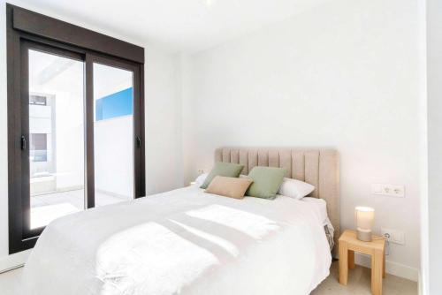 Bayside Luxury Steps from the Beach-Stylish apartment near beach pool & shops