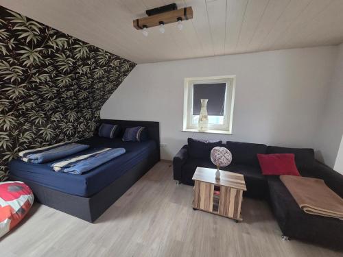 a living room with a blue couch and a table at Lux-Bau - Stilvoll und modern in Schmelz