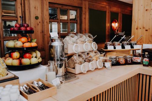 a buffet with apples and other food on a counter at Hotel Prinzregent München Messe in Munich