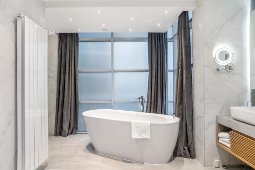 Sheraton Novi Sad — Photo of the whole room