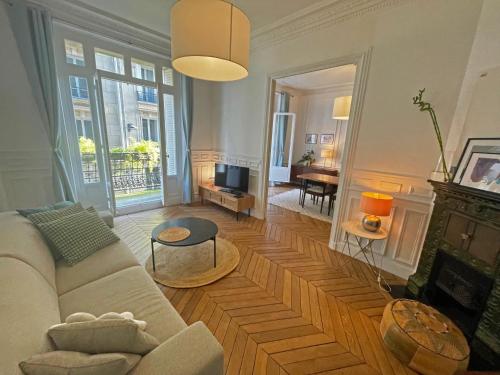 Grand Appartement Ternes