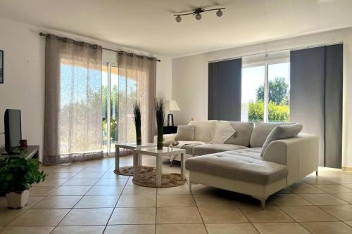 O zonă de relaxare la Villa Énalia