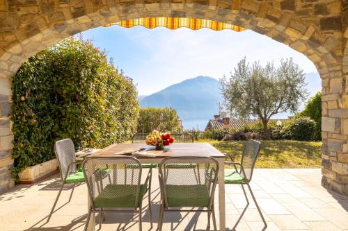 a table and chairs sitting under an archway at Apartment Maya - Tremezzina in Tremezzo