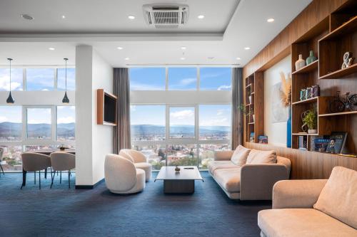 Sheraton Novi Sad — Mountain view