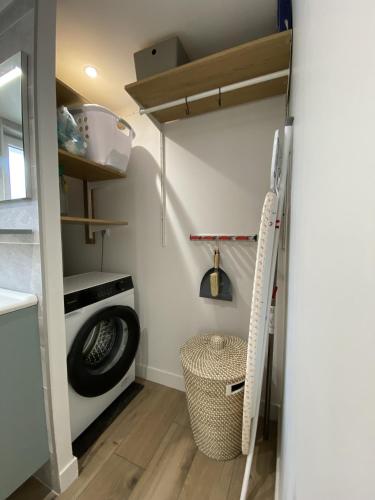 a laundry room with a washer and dryer at La Grande Mimi in Jard-sur-Mer