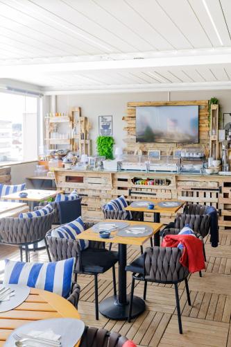 a restaurant with tables and chairs in a room at Urban Style Victoria Boutique Hotel in Arcachon
