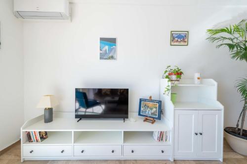 2-Br Apartment with Terrace Near Cannes Centre