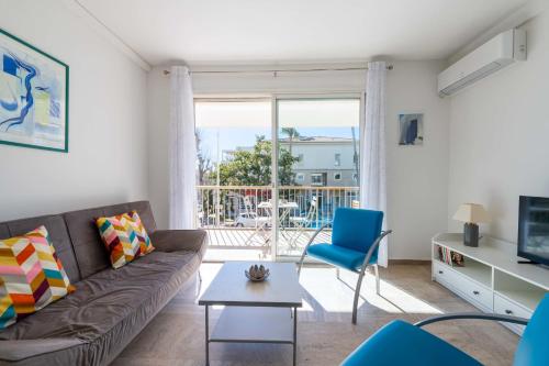2-Br Apartment with Terrace Near Cannes Centre