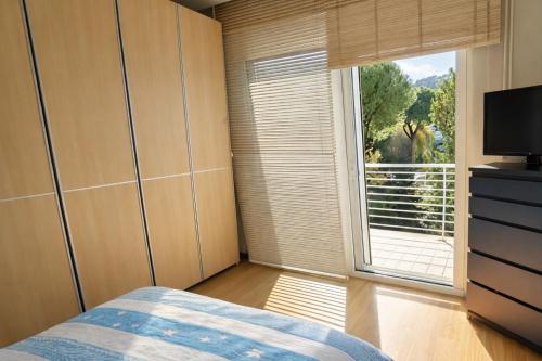 a bedroom with a bed and a large window at Residence Prestige - Pineto Vacanza in Pineto