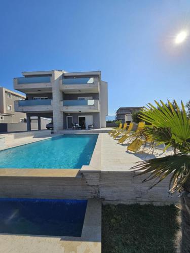 Pulse apartments with Pool