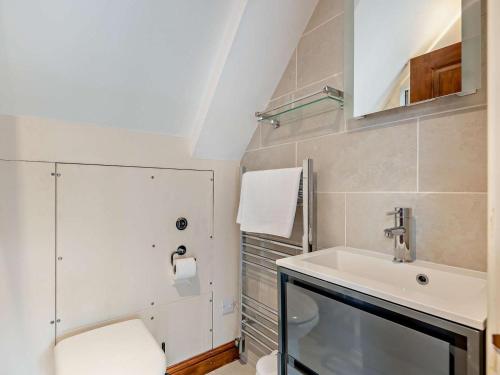 a bathroom with a sink and a toilet at 5 Bed in Cheltenham oc-94643 in Lower Slaughter