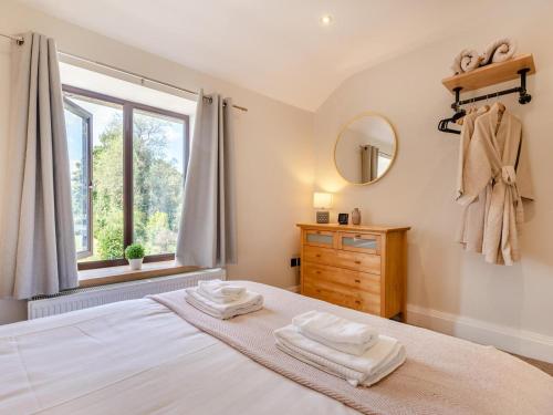 a bedroom with a bed with two towels on it at 2 Bed in Hope Valley oc-94552 in Bradwell