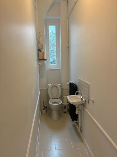 Beautiful 2 bedroom apartment - prime location