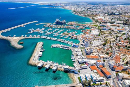 1 bedroom flat, prime location near sea, sleeps 4